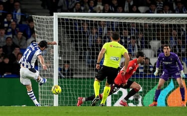 El portugués demostró que es letal si el balón le llega  en la frontal Su dos remates fueron imparables para certificar la victoria de su equipo.