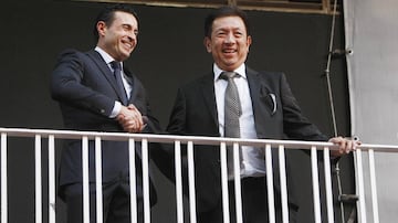 Amadeo Salvo junto a Peter Lim. 