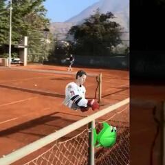 'Matador' Salas mostró sus dotes en el tenis con este puntazo