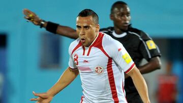 Tunisian player Anis Ben Hatira celebrates after scoring a goal during the World Cup 2018 qualifying football match between Tunisia and Guinea on October 9, 2016 at the Ben Jannet Olympic Stadium in Monastir. / AFP PHOTO / SALAH HABIBI
