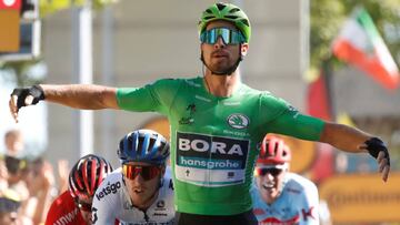 Peter Sagan celebra la victoria en Colmar, siempre enfundado en el maillot verde.