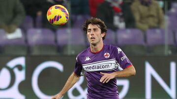 &Aacute;lvaro Odriozola, jugador de la Fiorentina, durante un partido.