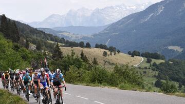 Imagen de una fuga durante la quinta etapa del Dauphiné 2020 con salida y llegada en Megeve.