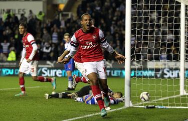 El Arsenal salió con una actitud completamente diferente en la segunda mitad. Poco a poco, fueron recuperando terreno. Olivier Giroud anotó de cabeza tras un pase de Walcott, acercando el marcador a 4-2. En el minuto 89: Laurent Koscielny se redimió de su autogol y marcó el 4-3. y en el minuto 90 Carl Jenkinson empató el partido 4-4 en el último minuto, llevando el encuentro a la prórroga.
Con el impulso de la remontada, el Arsenal dominó el tiempo extra en minuto 103: Marouane Chamakh marcó el 5-4 con un disparo desde fuera del área. El Reading empató a 5 en el 115, tanto del ruso Pogrebnyak. En el 121 Theo Walcott anotó su segundo gol del partido, ampliando la ventaja a 6-5.
Chamakh selló la victoria con el 7-5, completando una remontada histórica.
