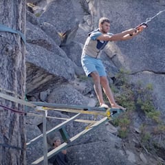 Arrestan a Chase Reinford por intentar un salto con cuerda de récord