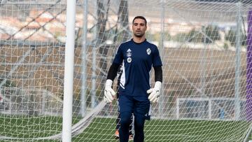 Asenjo, en un entrenamiento con el Valladolid.