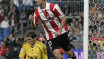 <b>BUENA PLAZA. </b>Etxebe ha marcado cuatro goles en el Bernabéu.