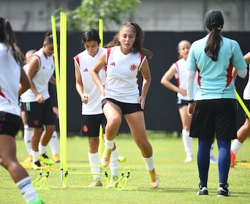 La Selección Colombia Femenina Sub-17 entrenó este lunes pensando en el debut del Mundial ante España este miércoles 12 de octubre.