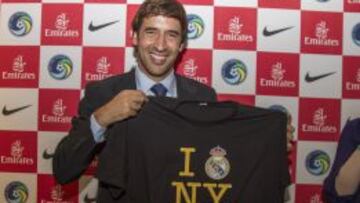 Ra&uacute;l, con la pe&ntilde;a madridista de Nueva York.