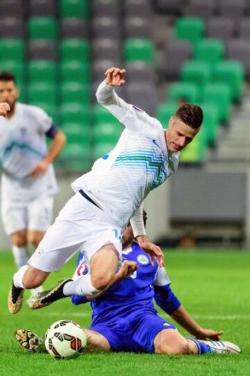 Eslovenia-San Marino. Andraz Struna y Davide Simoncini.