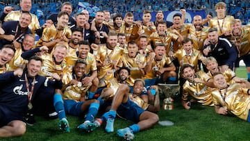 Los jugadores del Zenit celebran la victoria en la Supercopa de Rusia ante el Spartak.