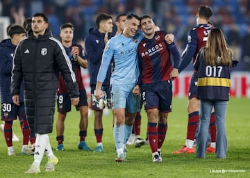 La cosa va de asistencias y la de Andrés García en el segundo gol del Levante fue espectacular. En su acción derrochó potencia para marcharse de su par con un autopase, antes de centrar al área para que Carlos Espí anotara el primero de sus dos goles.