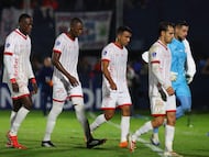 America de Cali's players leave the pitch at halftime of the Copa Sudamericana group stage football match between Argentina's Tigre and Colombia's America de Cali at the Jose Dellagiovanna stadium in Victoria, Buenos Aires province, Argentina on April 30, 2026. (Photo by Alejandro PAGNI / AFP)