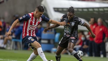 (L-R), Alan Torres of Guadalajara and Aviles Hurtado of Pachuca during the game Guadalajara vs Pachuca, corresponding to ninth round of the Torneo Apertura Grita Mexico A21 of the Liga BBVA MX, at Akron Stadium, on September 18, 2021.
<br><br>
(I-D), Alan Torres de Guadalajara y Aviles Hurtado de Pachuca durante el partido Guadalajara vs Pachuca, Correspondiente a la Jornada 09 del Torneo Apertura Grita Mexico A21 de la Liga BBVA MX, en el Estadio Akron, el 18 de Septiembre de 2021.