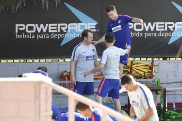 Valencia confident Atlético will leave Kevin Gameiro out of Asian tour squad