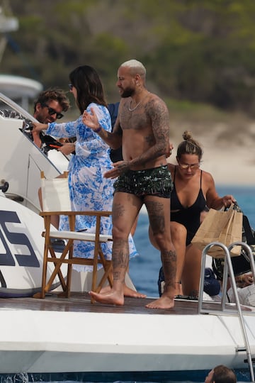 Las fotos de Neymar en Ibiza que suscitan comentarios