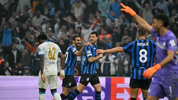 Atalanta's Serbian midfielder #10 Lazar Samardzic (C) celebrates scoring his team's first goal during the UEFA Champions League, league phase day 4, football match between Olympique de Marseille (OM) and Atalanta Bergame at the Velodrome stadium, in Marseille on November 5, 2025. (Photo by Christophe Simon / AFP)