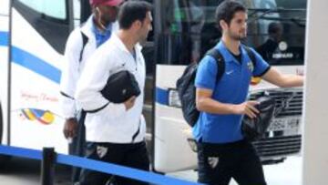 AL ASALTO DEL CAMP NOU. El M&aacute;laga lleg&oacute; ayer por la noche a Barcelona dispuesto a olvidar el partido de Liga del domingo pasado. En la imagen, Kameni, Jes&uacute;s G&aacute;mez e Isco en primer t&eacute;rmino.