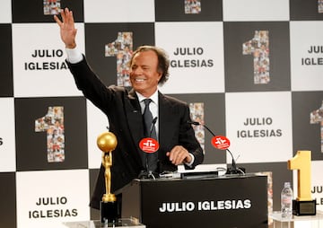 Julio Iglesias.