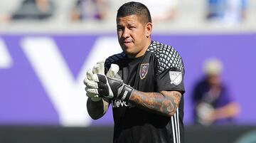 El portero de Real Salt Lake cuenta con 18 temporadas en la MLS donde ha atajado 88 penales por 56 recibidos dejando un 36.36% de efectividad.