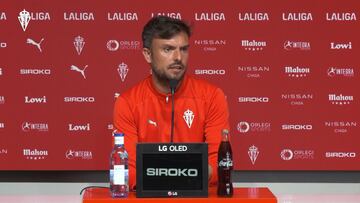 07-03-25. RUBÉN ALBÉS, EN LA RUEDA DE PRENSA PREVIA AL PARTIDO ANTE EL RACING DE SANTANDER.