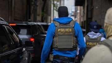 Agentes del Servicio de Control de Inmigración y Aduanas.