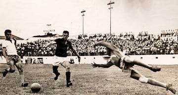 José 'O Espanhol' Ufarte, en el centro, en un partido con el Flamengo contra Botafogo. [Fotografía cedida por José Ufarte].