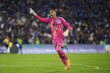 El portero de la Selección ha disputado los 3 partidos de Millonarios en estos cuadrangulares de Liga. Fue figura en el clásico contra Santa Fe, incluso dio asistencia a Leo Castro en el gol que marcó la diferencia.