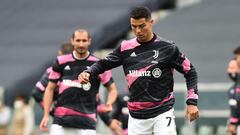 Cristiano Ronaldo se entrena con sus compa&ntilde;eros de la Juventus.