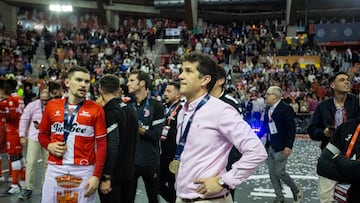 Duda, entrenador de Jimbee, y Mellado.