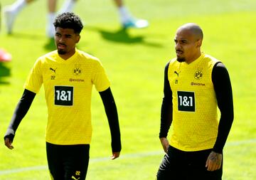 Ian Maatsen y Donyell Malen, durante el entrenamiento del pasado martes en el Borussia Dortmund.