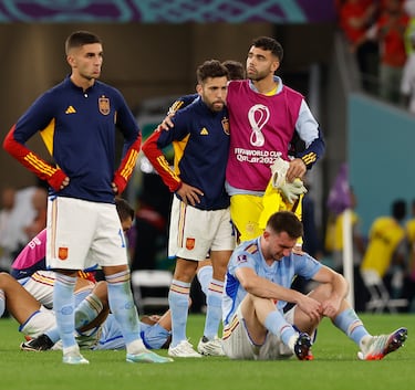 Los jugadores españoles desolados tras caer eliminados en la tanda de penaltis. 
