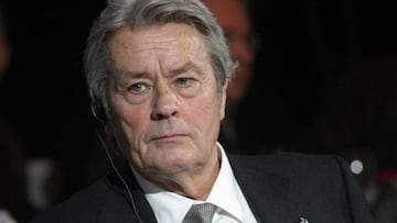 Confiscan 72 armas de fuego a Alain Delon por “un riesgo de suicidio importante”