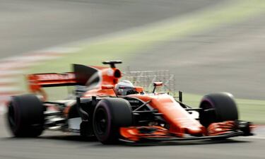 Fernando Alonso takes on a troll: "Off to school tomorrow"