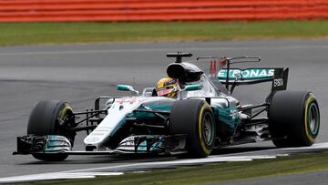 Mercedes' British driver Lewis Hamilton drives during the British Formula One Grand Prix at the Silverstone motor racing circuit in Silverstone, central England on July 16, 2017. / AFP PHOTO / Ben STANSALL
