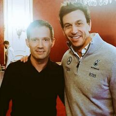 Mercedes bromea con el asiento que deja libre Rosberg