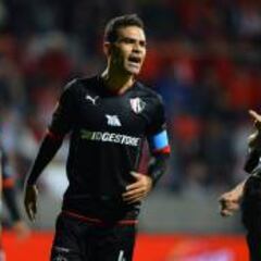 Rafael Márquez encara a barristas del Atlas