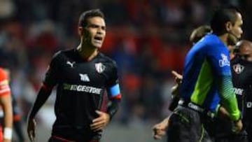 Rafael Márquez encara a barristas del Atlas
