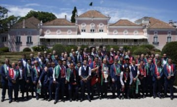 La selección portuguesa junto al presidente de Portugal Marcelo Rebelo de Sousa.