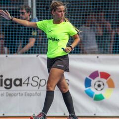 Sandra Adell, árbitro y jugadora