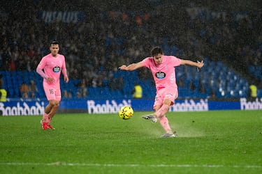 El defensa celeste volvió a ser uno de los destacados de su equipo, aunque David Soria les frenó.