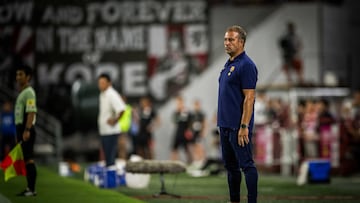 Hansi Flick durante el partido ante el Vissel Kobe.