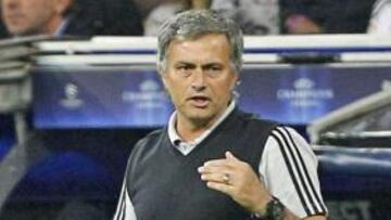 Mou: 'Nosotros no podemos forzar tarjetas, otros sí'