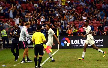 PSG 3-2 Atl¨¦tico de Madrid | Virgiliu Postolachi ramat¨® con la izquierda desde fuera del ¨¢rea a la escuadra izquierda.