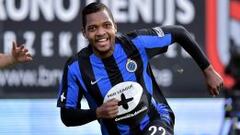 Golazo de José Izquierdo en el triunfo del Brujas ante Kortrijk