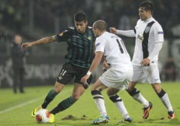Vitoria Guimaraes-Betis. Juanfran con el balón.