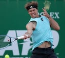 Zverev gana el pulso a Sinner y Tsitsipas supera un calvario