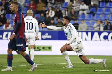 Chris Ramos en una acción donde reclamaba penalti. Foto: LaLiga.