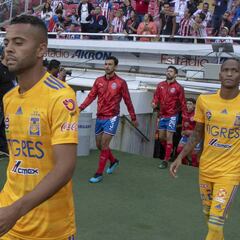 Luis Quiñones: Salcedo nos da fortaleza en defensa