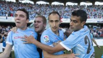 Los jugadores del Celta celebran la salvaci&oacute;n